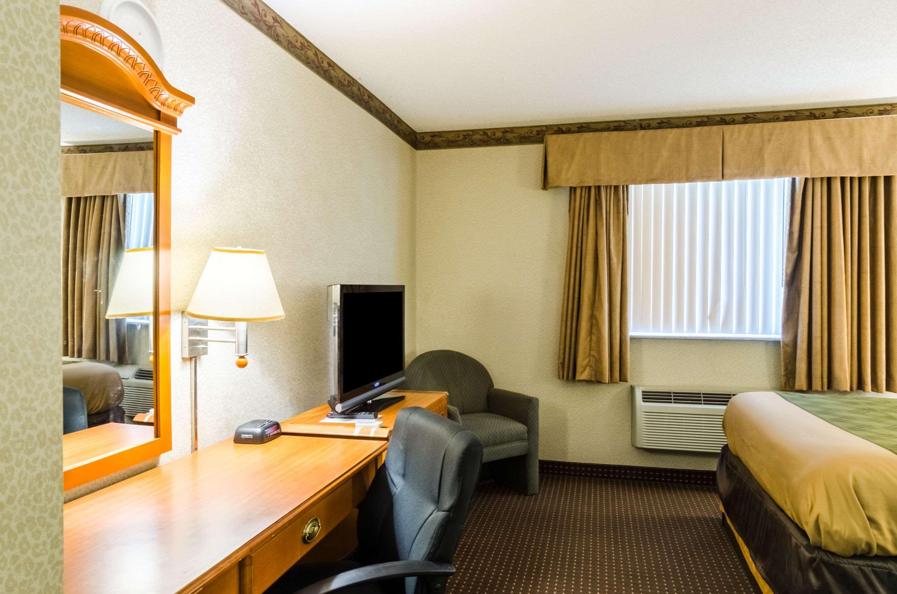 Fairbridge Inn Express Pittsfield Buitenkant foto